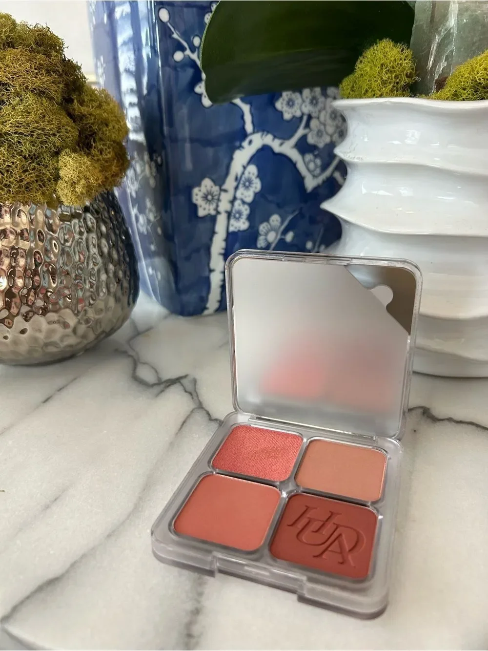HUDA BLUSH FILTER BLURRING BLUSHLIGHTERS PALETTE- Rose Berry